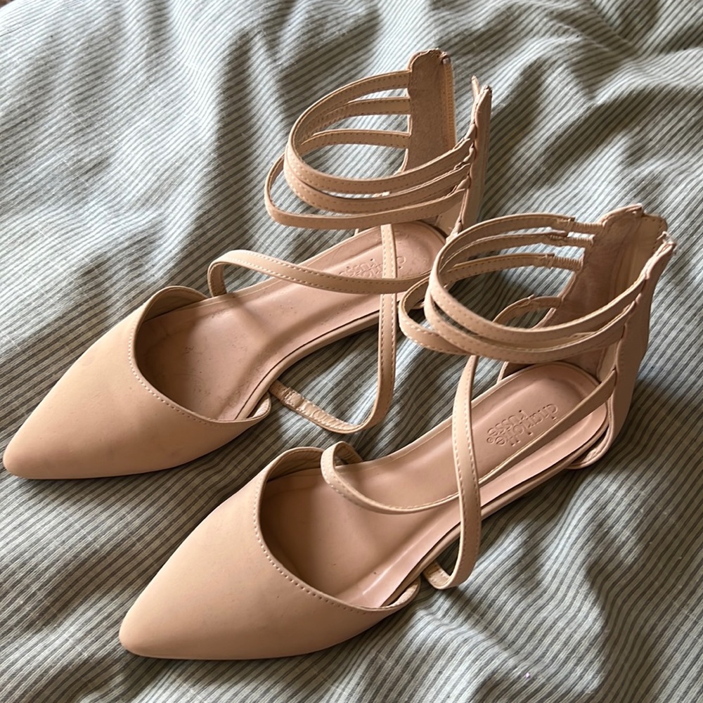Strapped flats with pointed toe and zip up back! Barely worn and super cute